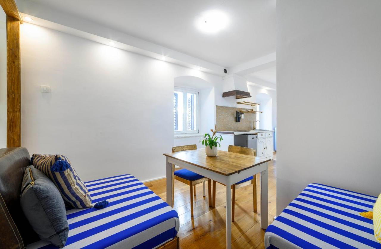 On The Rock Apartments 시베니크 외부 사진
