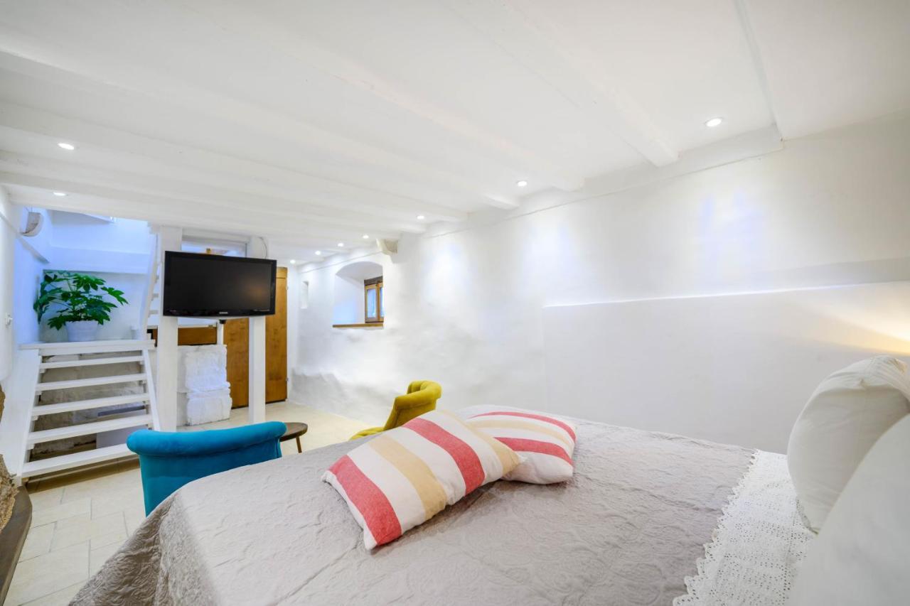 On The Rock Apartments 시베니크 외부 사진